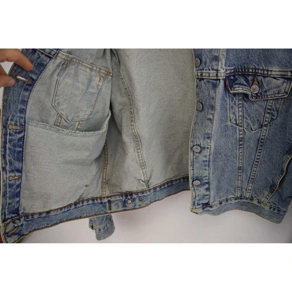 Vintage 90s Levi's Denim Trucker Jacket Mens M Light Wash Blue Cotton Button Up - Picture 5 of 13